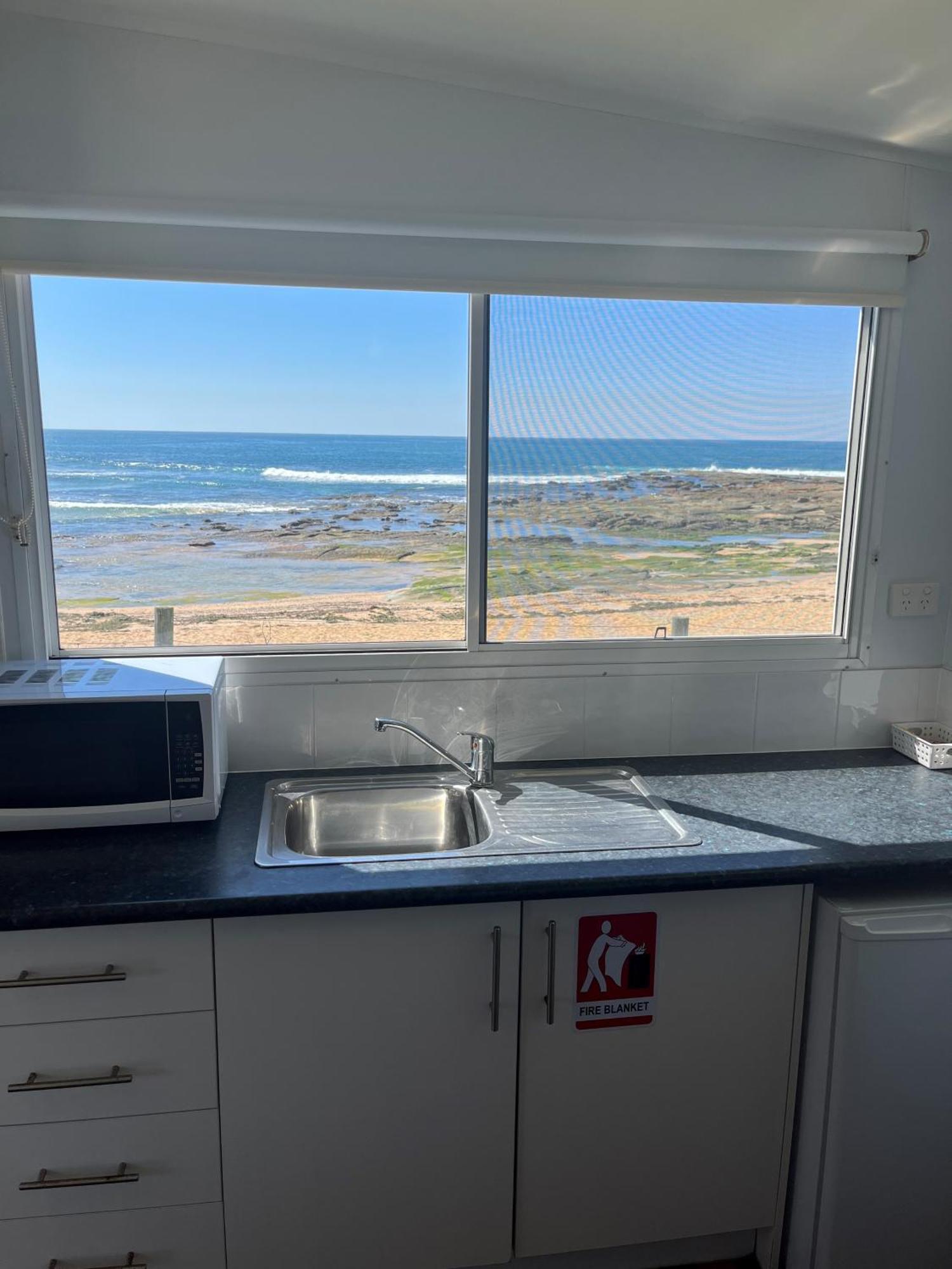 Blue Lagoon Beach Resort Bateau Bay Exterior foto