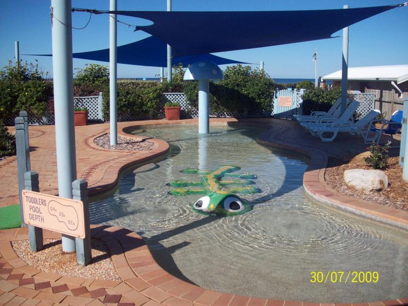 Blue Lagoon Beach Resort Bateau Bay Exterior foto